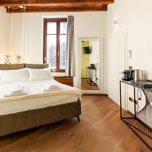 ** Bed & Breakfast La Finestra Sul Ponte By Postcardsfrom Italy